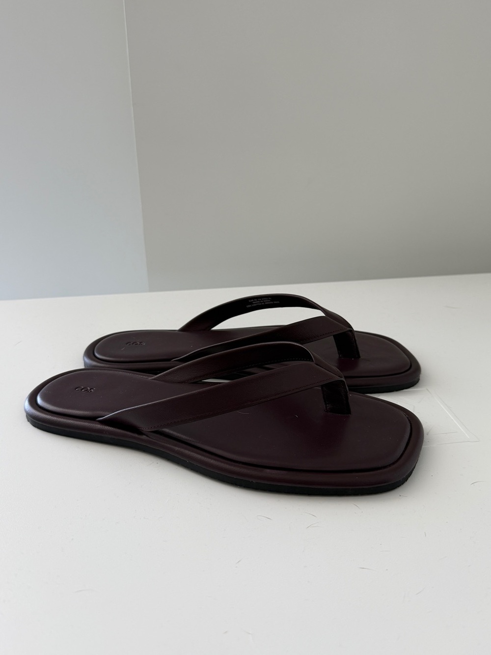 COS NIB Burgundy Leather Flip Flops
